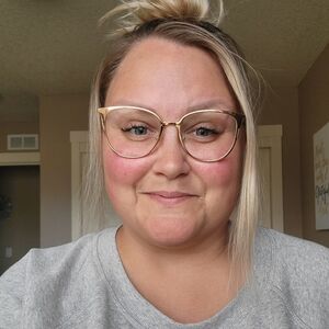 Meet your Posher, Alicia